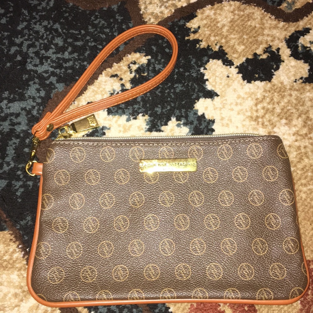 Adrienne Vittadini studio wristlet